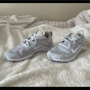 Nike Air Athletic Shoes Size 5.5